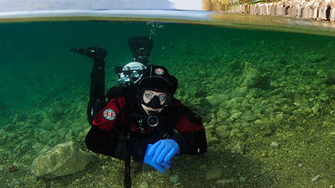 Under Pressure Tauchen im Attersee Trockentauchen